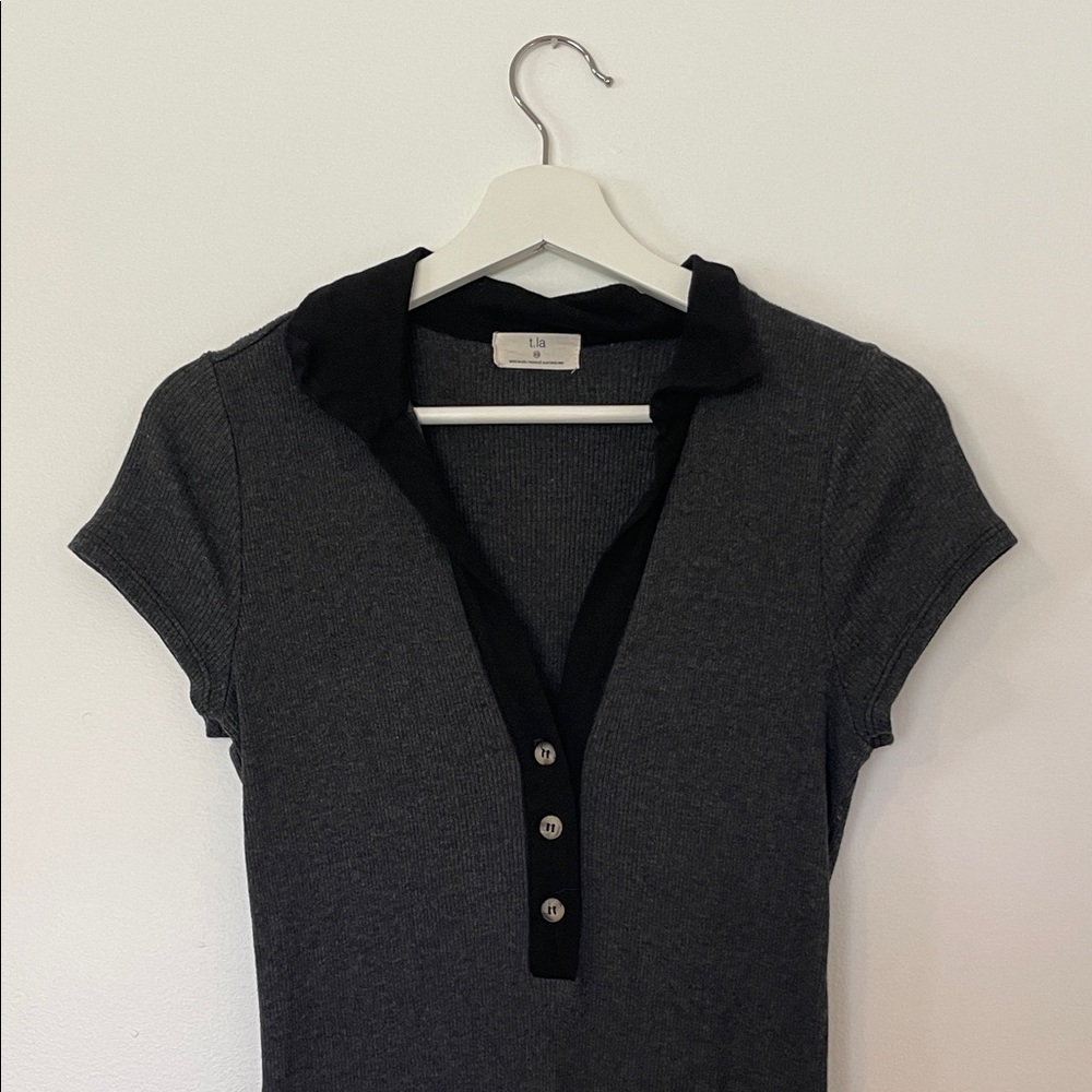 Gray Collared Short Sleeve Top with Black Trim